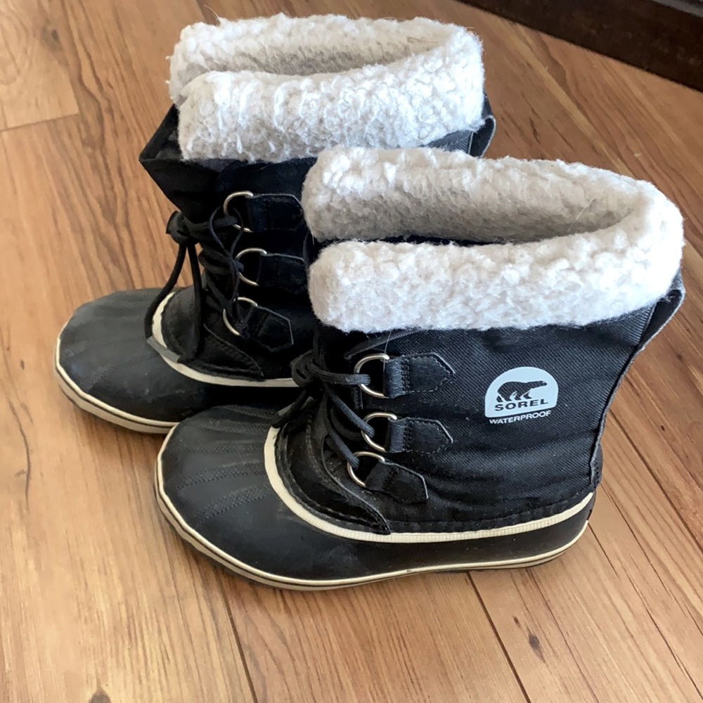 Youth Sorel winter boots